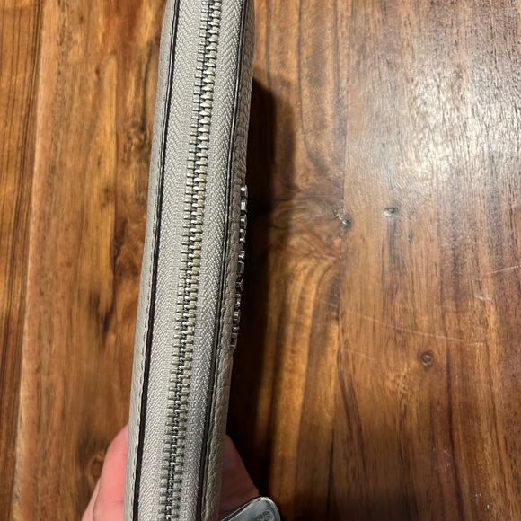 Grey Michael Kors wallet! Like new! - Picture 3 of 6